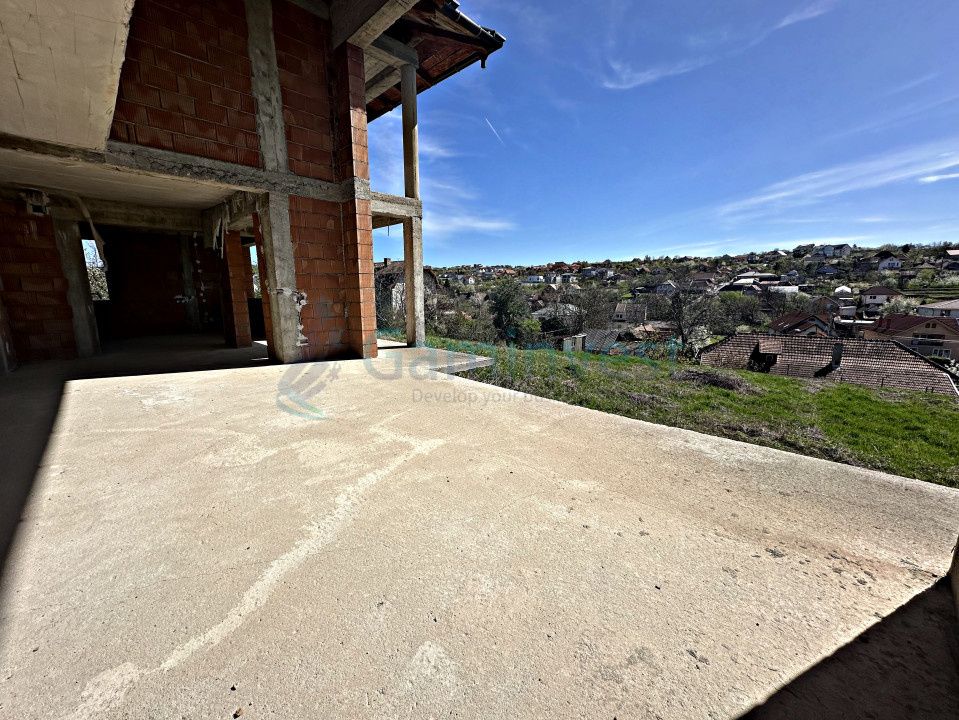 Cladire cu functiuni mixte, pe 3 nivele de vanzare, Oradea, Bihor – fotografia 1 din 8