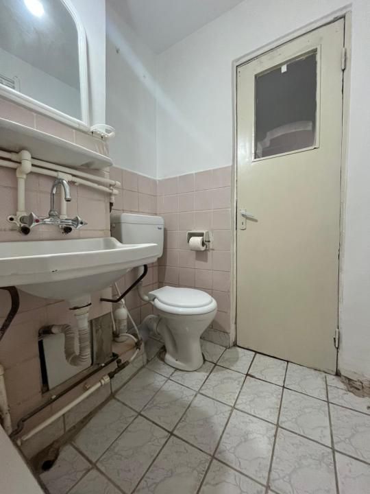 Vanzare 2 camere curat liber decomandat et 3 central Gaesti – fotografia 10 din 16