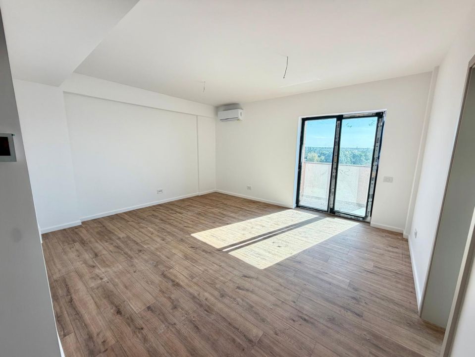 Apartament 3 camere, decomandat, 93.7 mp, cartier 1 Mai – fotografia 3 din 13