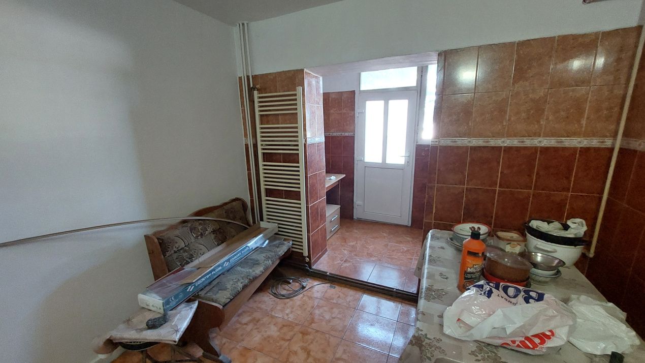 Apartament doua camere decomandat, parter, Rovine zona Bulevardul Decebal – fotografia 3 din 6