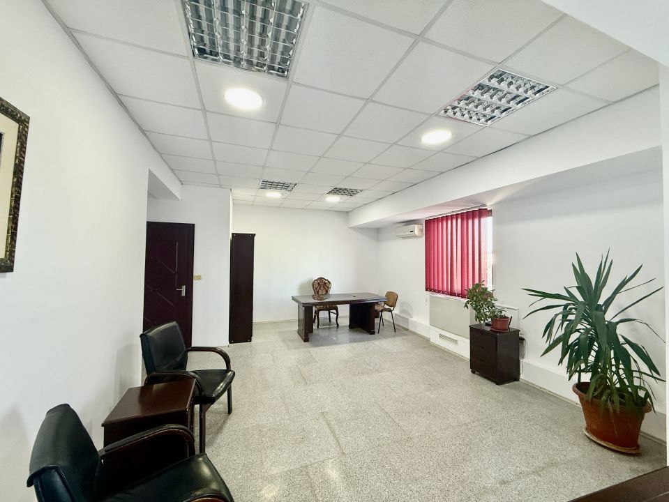 Spatiu birouri zona Tomis Mall mobilat , cu toate utilitatile incluse – fotografia 1 din 3