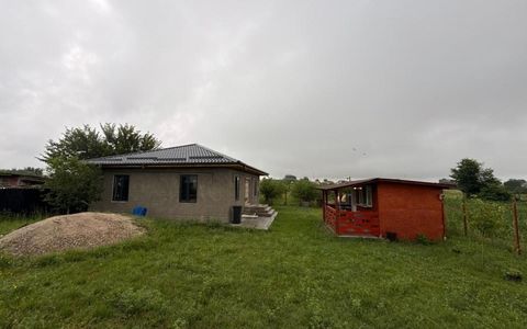 Casă semifinisată | Buzoiești | Teren generos 2.900 mp