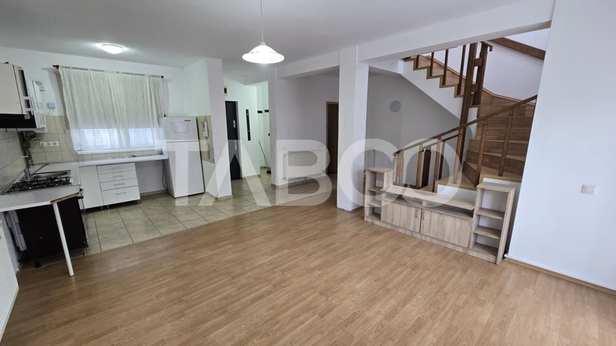 Casa de inchiriat 3 camere si 425mp curte libera in Sura Mare – fotografia 2 din 12