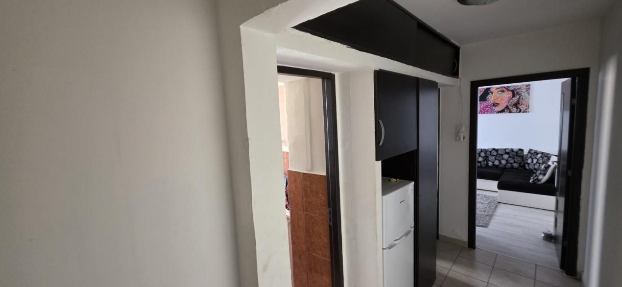 Apartament 2 Camere, Etaj 1, Mobilat Modern – Micro 11, Târgoviște – 0% Comision – fotografia 8 din 9
