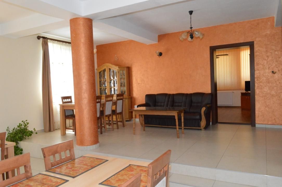 Casa cu 8 camere de inchiriat, Sanmartin, Bihor – fotografia 1 din 10