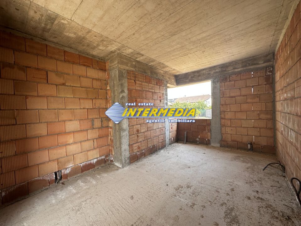 Vanzare Casa Individuala P+M la Rosu cu 345 mp teren si utilitati in Alba Iulia – fotografia 1 din 17
