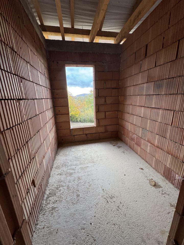 🏡 Casă la roșu, D+P+E, 223 mpu, teren 10 ari – fotografia 16 din 19