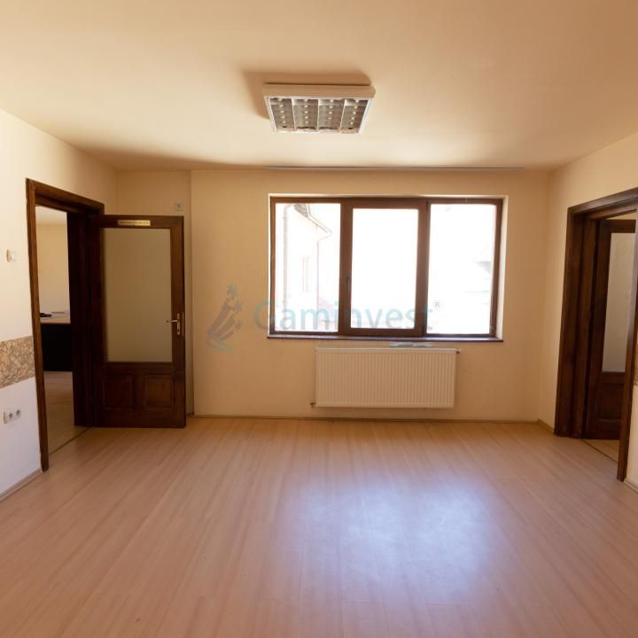 Cladire de inchiriat in Oradea, 382 mp cu 3 nivele, multifunctionala – fotografia 16 din 29