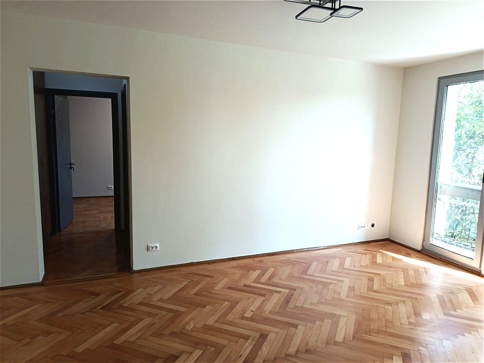 Vanzare apartament 3 camere, renovat complet, Piata Minis / Titan – fotografia 2 din 8