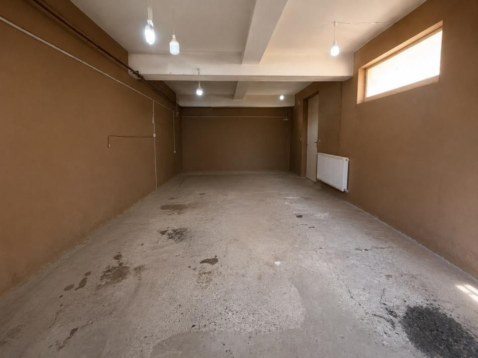 Spatiu comercial de vanzare in Oradea, curte proprie si locuri de parcare – fotografia 4 din 5