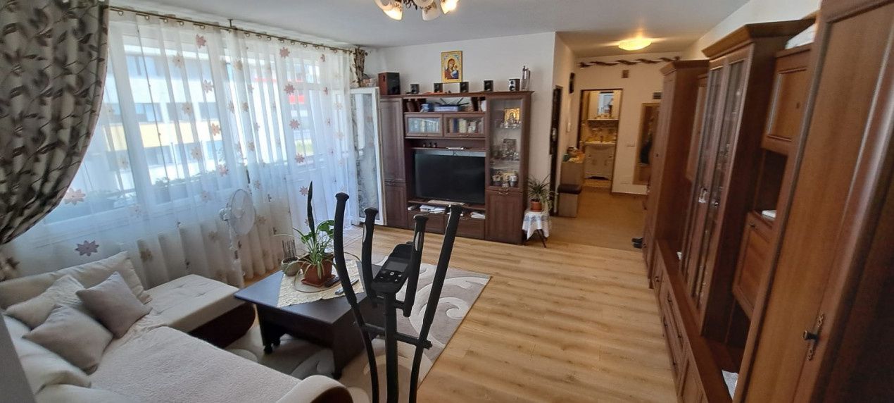 Apartament de vanzare, 55mp, terasa de 8mp, parcare, zona Regal – fotografia 3 din 11