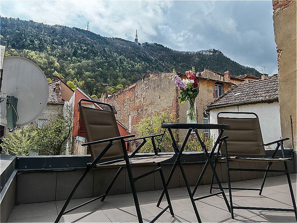 Ultracentral Brașov | Studio cu terasă 25 mp & vedere Tâmpa | 0% comision – fotografia 1 din 12