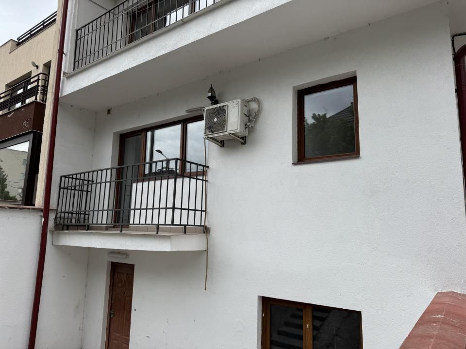 Vila de închiriat Lacul Tei – fotografia 2 din 12