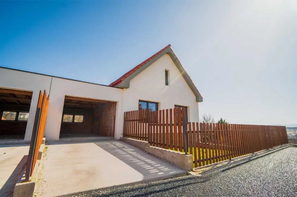 Casă cuplată prin garaj în Sălicea, 245 mp utili, teren 523 mp – fotografia 4 din 9