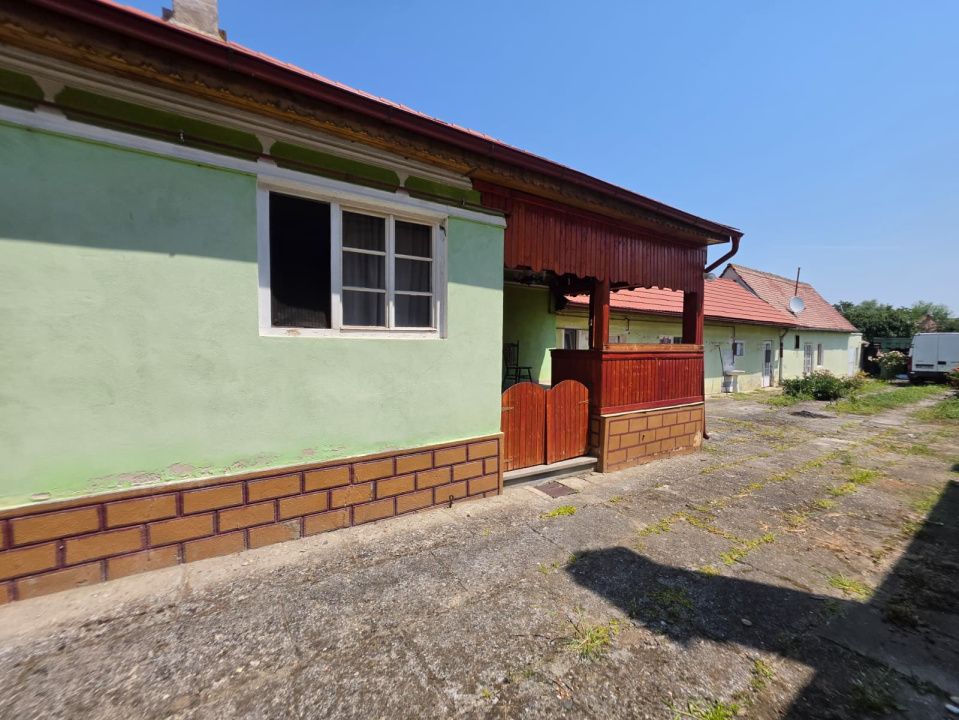 Casa la tara, Apoldul de Sus, 4 camere dormitoare, anexe, pivnita, teren 1200 mp – fotografia 7 din 43