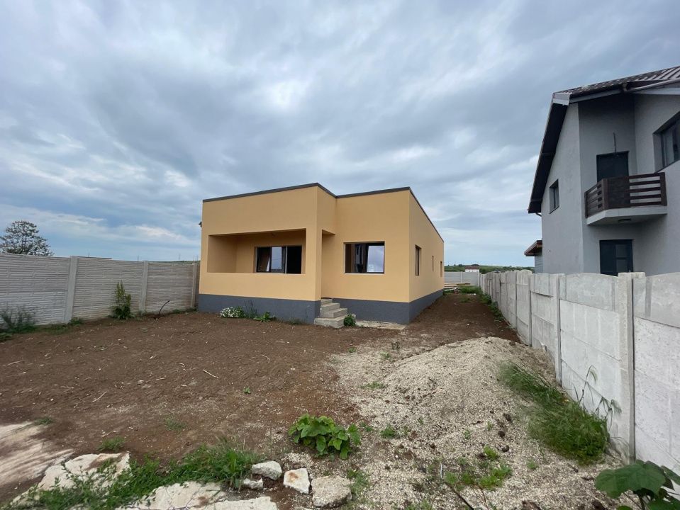 Casă semifinisată parter cu teren de 400mp în apropiere de Centura Craiova Nord – fotografia 1 din 9