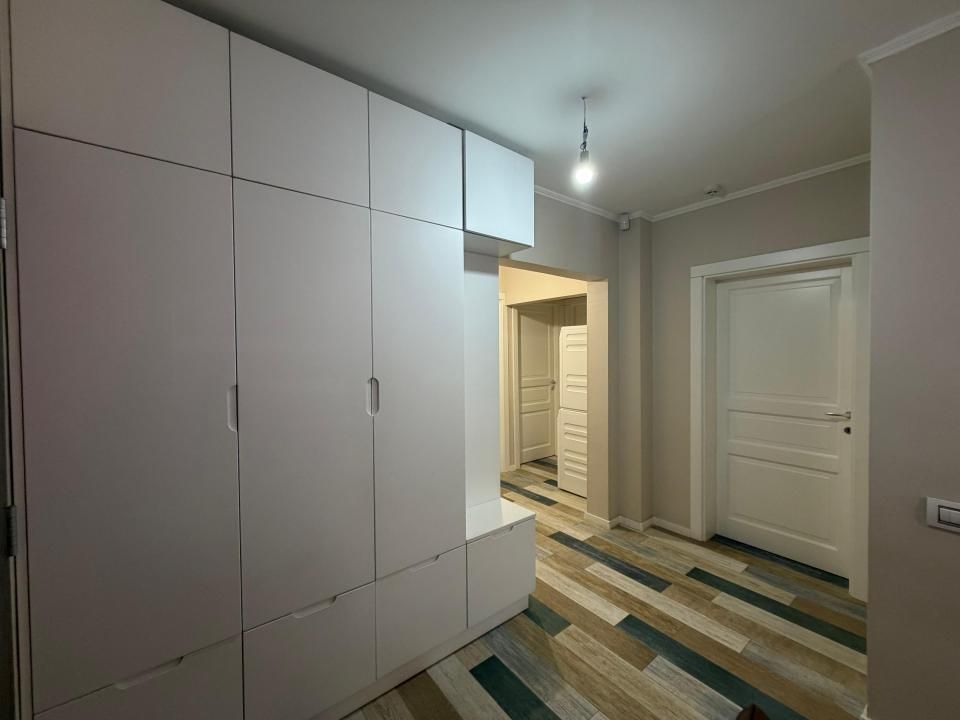 Apartament 3 camere complet renovat, garaj + parcare, aproape de centru – fotografia 4 din 11