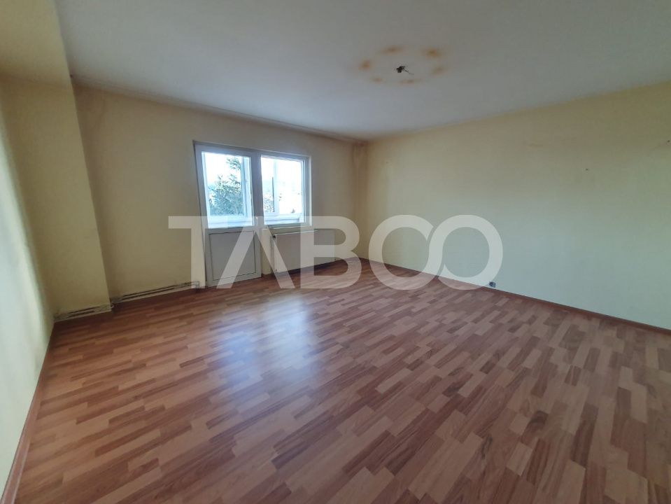 Apartament 3 camere decomandat 80 mp + 2 balcoane zona Teiului – fotografia 1 din 13
