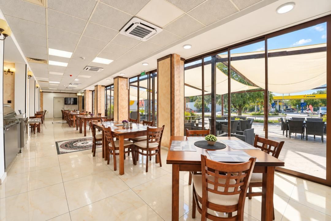Complex Hotelier Vama Giurgiu | Restaurant & Catering | Parcare DN5 – fotografia 8 din 37