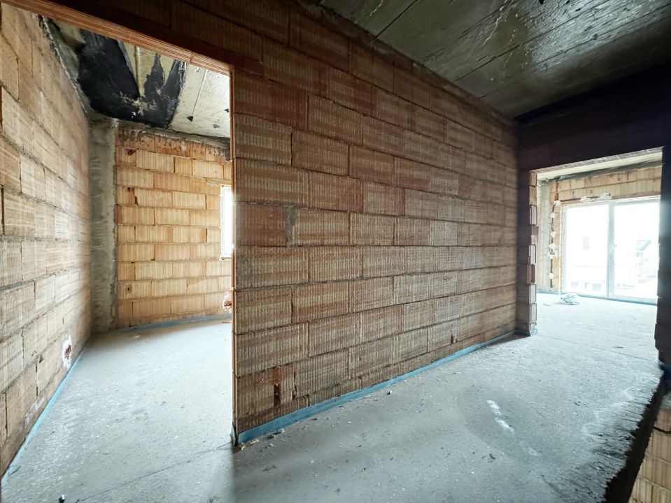 Duplex despartit prin camera tehnica, 121mp utili si 350mp teren - Urseni – fotografia 23 din 29