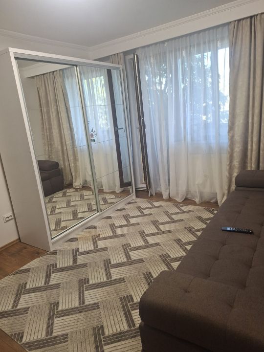 Apartament 3 camere Craiovei - etaj 2 – fotografia 1 din 10