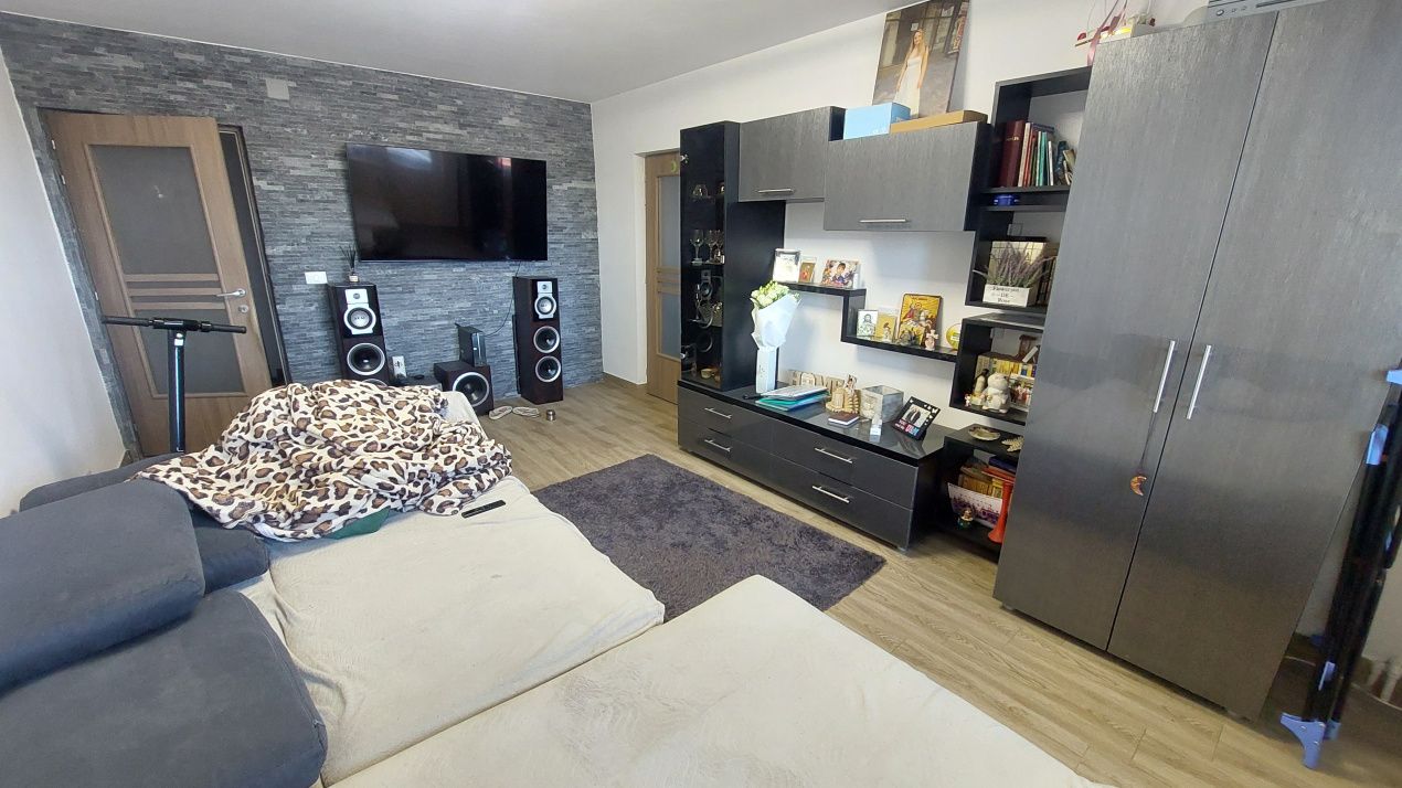 Apartament doua camere semidecomandat, 56 mp, Craiovita zona Triaj – fotografia 1 din 6