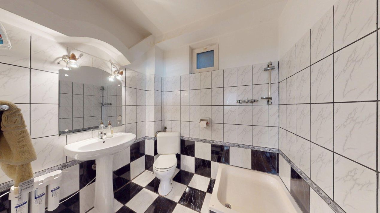 Vila cu 7 camere de inchiriat+ gradina + piscina  Prelungirea  Ghencea – fotografia 20 din 33