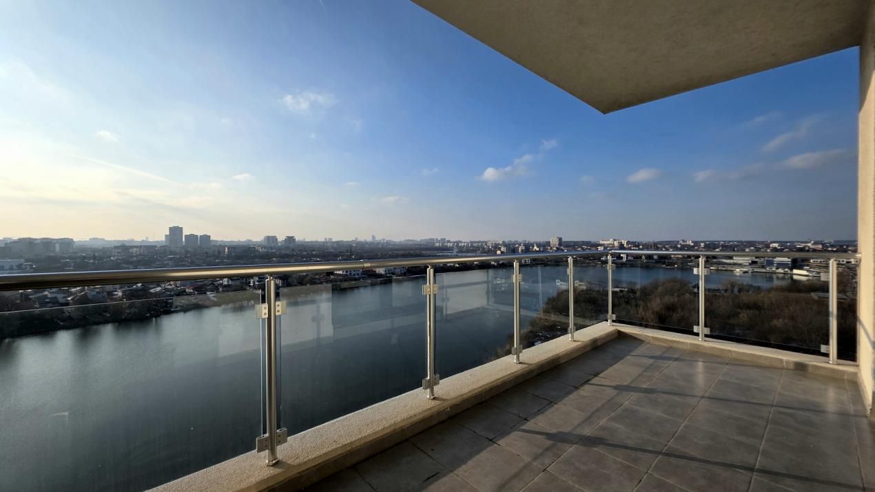 APARTAMENT CU TERASA GENEROASA SI VEDERE UNICA CATRE LAC – fotografia 2 din 11