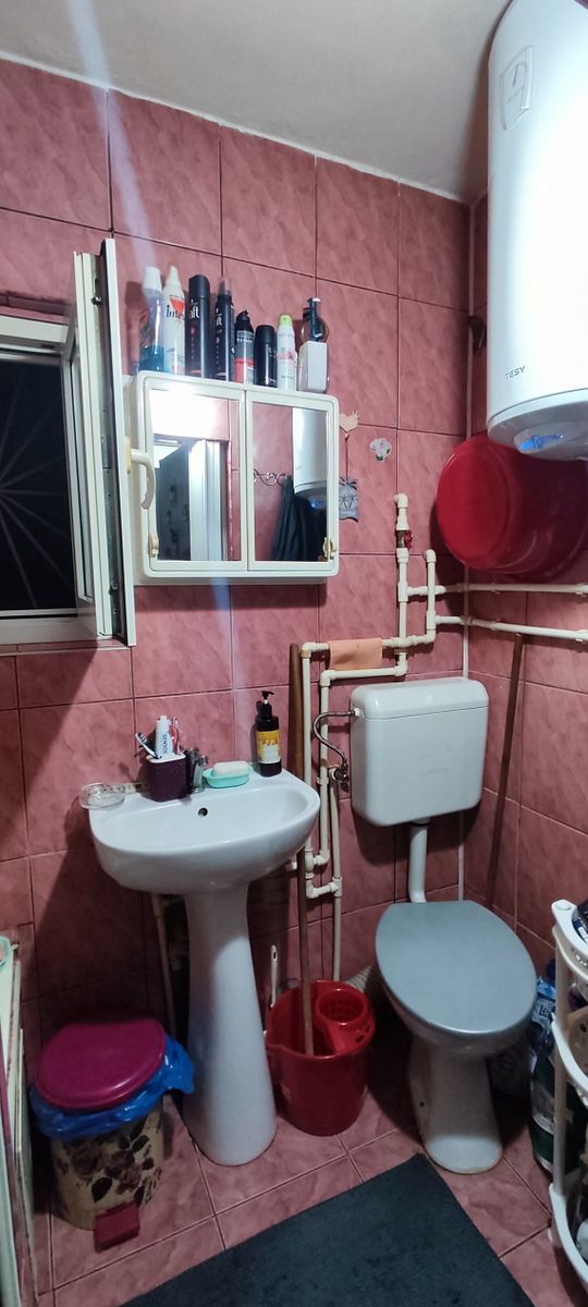 Garsonieră cochetă, mobilată, vedere panoramică, parcare inclusă – fotografia 7 din 9