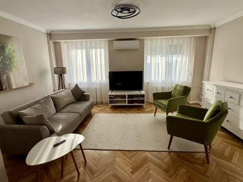 Apart. 4 camere, mobilat și utilat, central, Bloc Stea cu vedere spre Primărie – fotografia 1 din 32