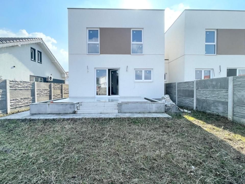 Duplex cu 5 camere separat prin camera tehnica - Mosnita Noua – fotografia 13 din 14