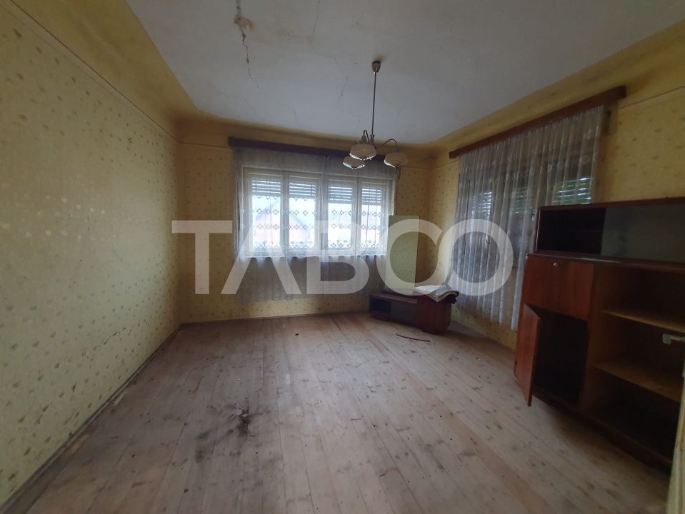 Casa de vanzare in Mandra 140 mp utili curte sura anexe 3 beciuri – fotografia 2 din 8