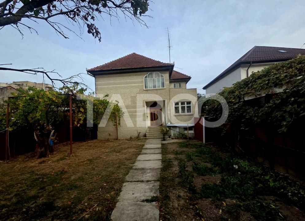 Casa 5 camere 374 mp utili + Anexa 75 mp in punctul 0 al Fagarasului – fotografia 1 din 12