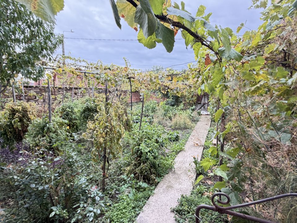CASĂ DE VÂNZARE ÎN ȘARD, COMUNA IGHIU – TEREN 2.709 MP | 2 CASE | GARAJE | ANEXE – fotografia 15 din 23