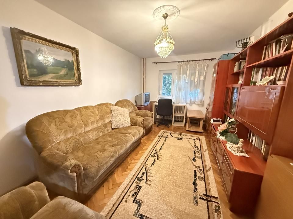 Apartament cu 3 camere, decomandat, parter - Lipovei – fotografia 1 din 9