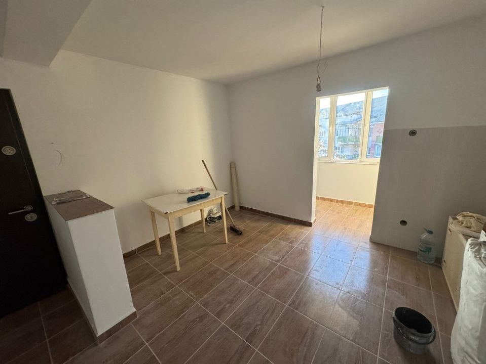 🏡 Apartament 2 camere, decomandat, etaj 4/4 , zona SENS – fotografia 2 din 5