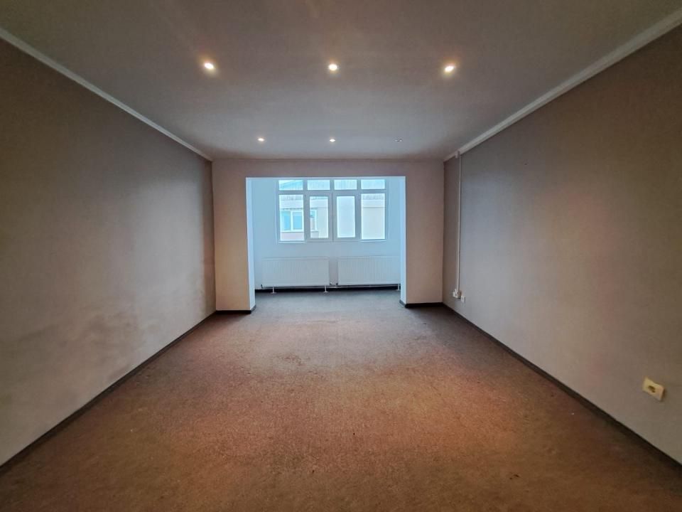 NOU! Apartament 3 Camere Decomandat – Zona Centrală (Str. Boerescu Zaharia) – fotografia 2 din 9