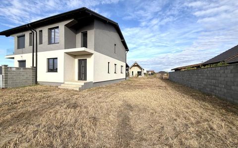 Duplex la rosu, 4 camere, 118 utili, 389 mp teren - Sanandrei