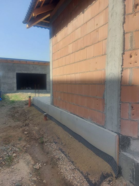 Casa noua cu 4 camere situata in zona Centru la asfalt cu toate utilitatile – fotografia 6 din 6