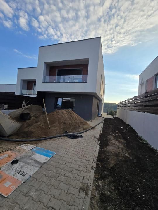 Duplex cu 180 mp utili, terasă panoramică și teren 250 mp | Zona Vivo – fotografia 3 din 13