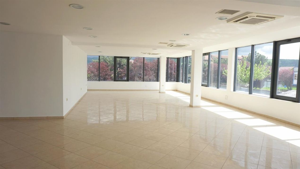 DE INCHIRIAT- SPATIU COMERCIAL 140 MP – fotografia 3 din 14