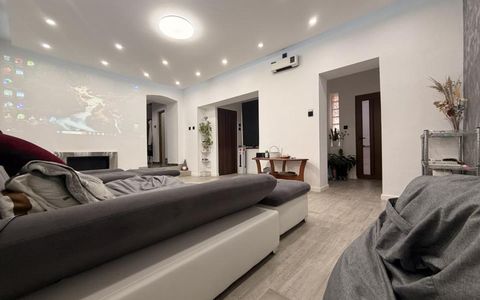 Casa individuala 171 mp utili, 411 mp teren, panouri solare -Zona Dambovita