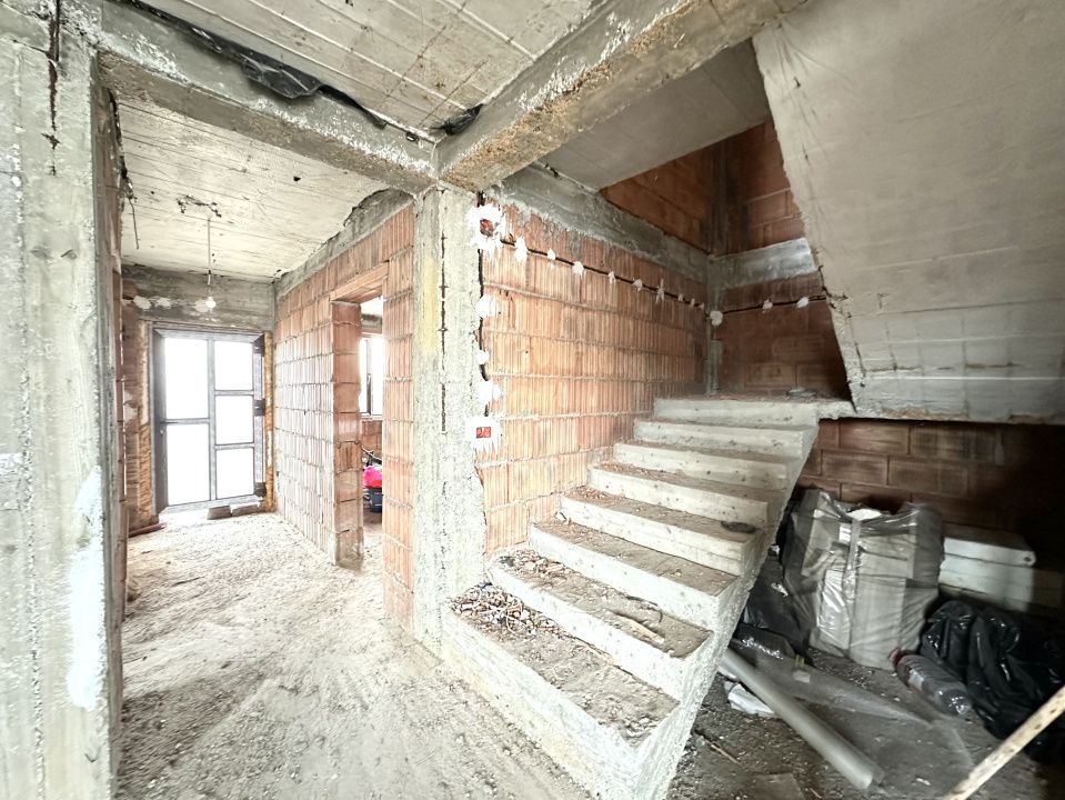 Duplex la roșu cu 5 camere, 127 mp utili 305 mp teren - Dumbravita – fotografia 10 din 12