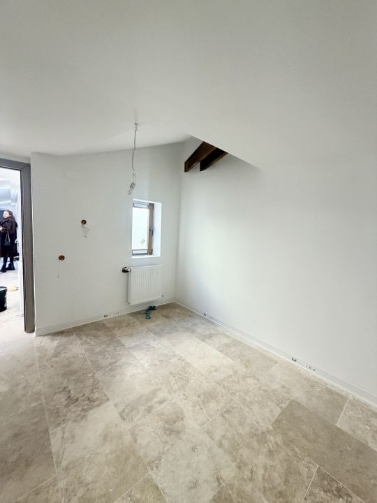 Spatiu pretabul birouri, Salon, Studio in  Mansarda Piata Romana – fotografia 4 din 11