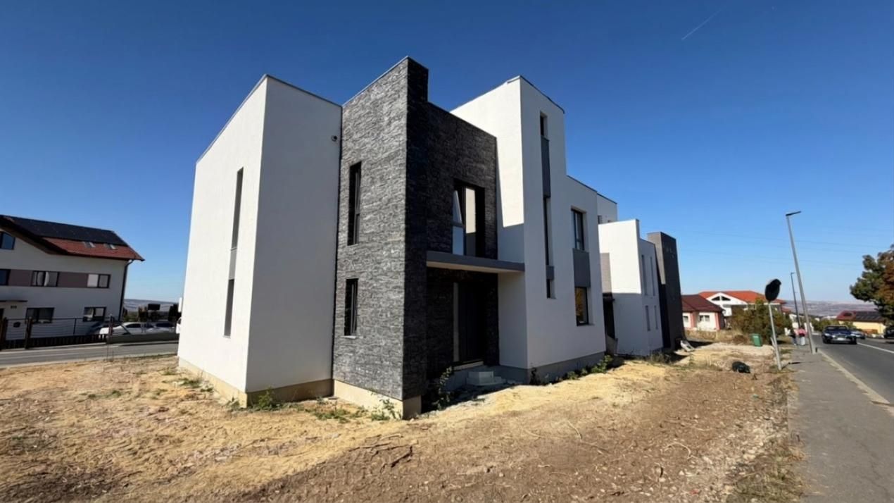 Casă cu terasă panoramică de 120 mp, 4 dormitoare și 4 băi – zona cartier Europa – fotografia 5 din 11