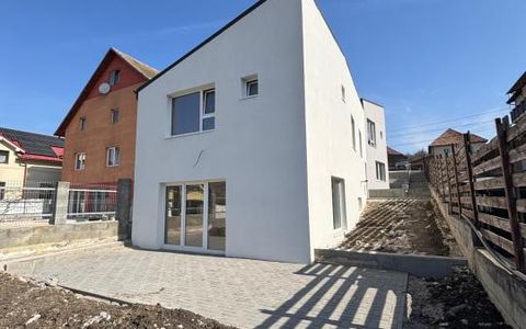 Casă cuplată, 122 mp utili+curte privată 285 mp | Demisol + Parter | Semifinisat