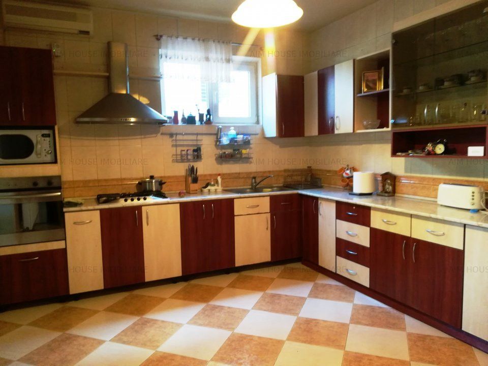 Bucurestii Noi-Bd. Gloriei-Damaroaia Casa cu teren pe colt de vanzare/inchiriere – fotografia 3 din 22