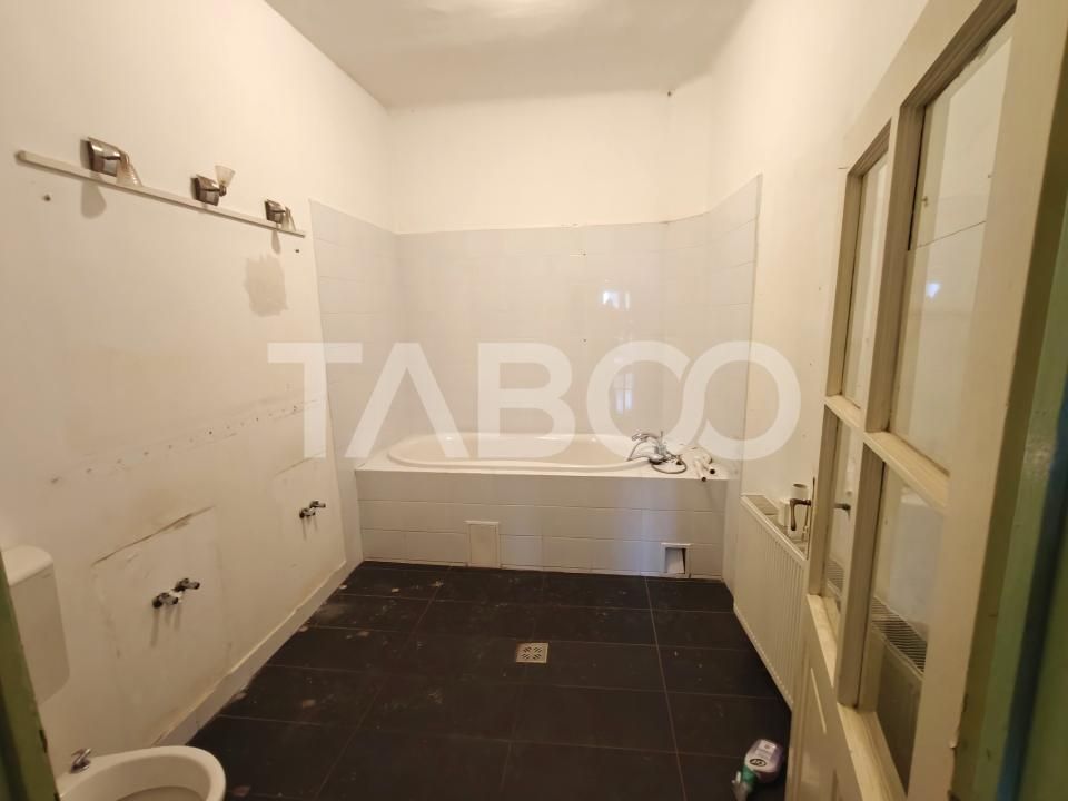 Spatiu de inchiriat in curte proprie - zona Lupeni - Comision 0 – fotografia 8 din 12