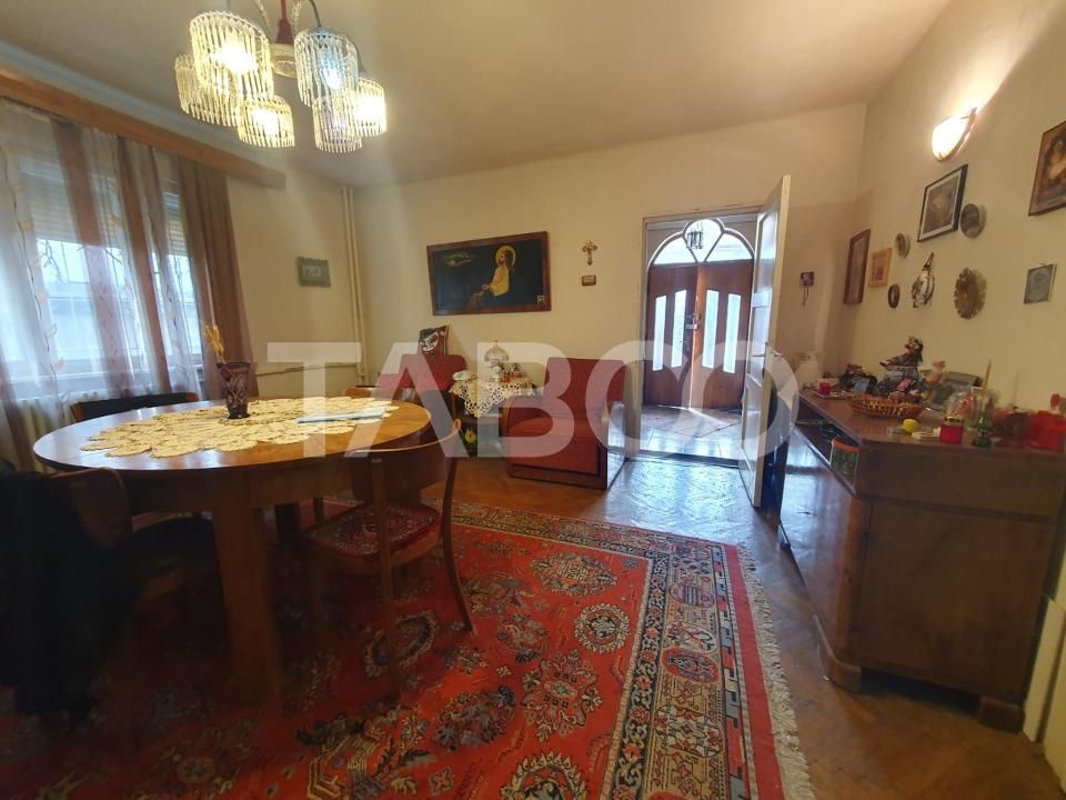 Casa 5 camere 374 mp utili + Anexa 75 mp in punctul 0 al Fagarasului – fotografia 2 din 12