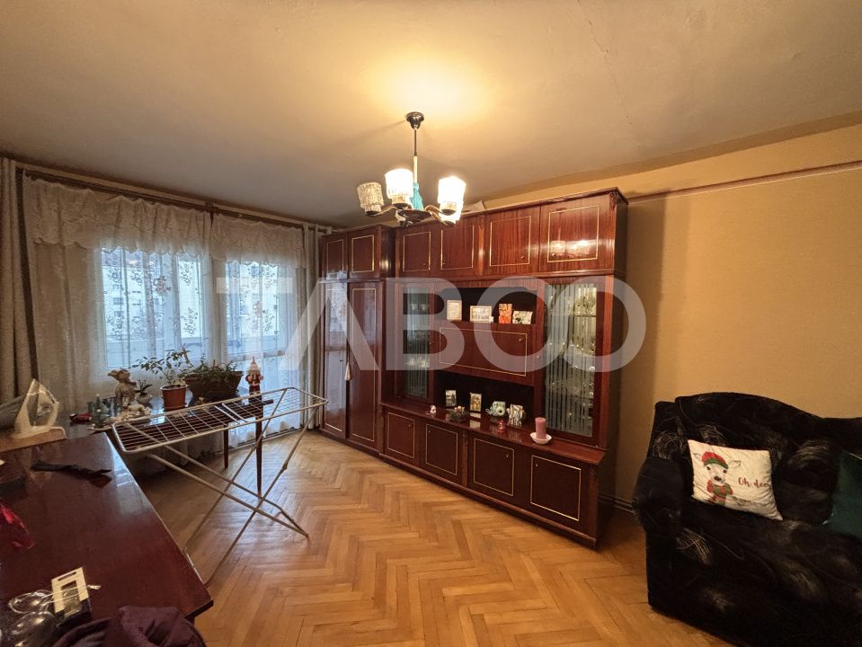 Apartament decomandat 3 camere de vanzare etaj 2   Valea Aurie – fotografia 11 din 14
